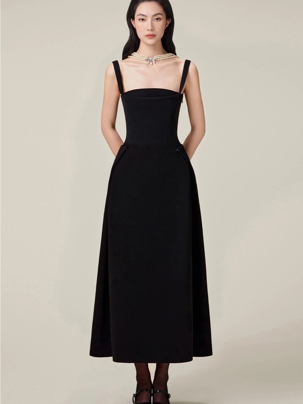 MONTSAND Elegant Black Strapped Evening Dress